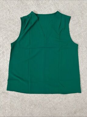NWT Sleeveless V-Neck Tank Top in Deep Emerald Green Size XL
